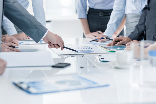 Diseño y corrección de contratos consientes